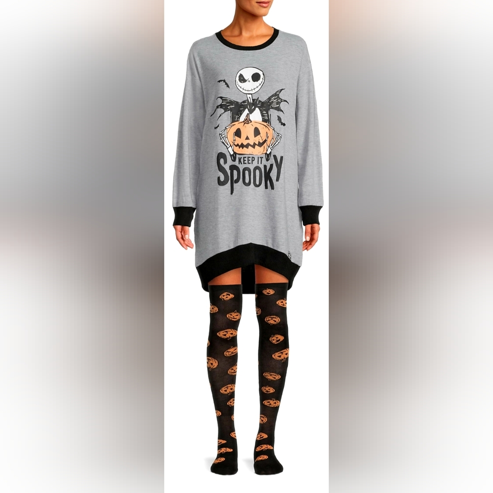💀Nightmare Before Christmas🎄🎄Sleepshirt with Socks🎄NWT - Picture 2 of 5